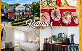 RAMZES USTKA -pokoje z balkonami, parking gratis ,rowery ,dobry dojazd do plazy i centrum